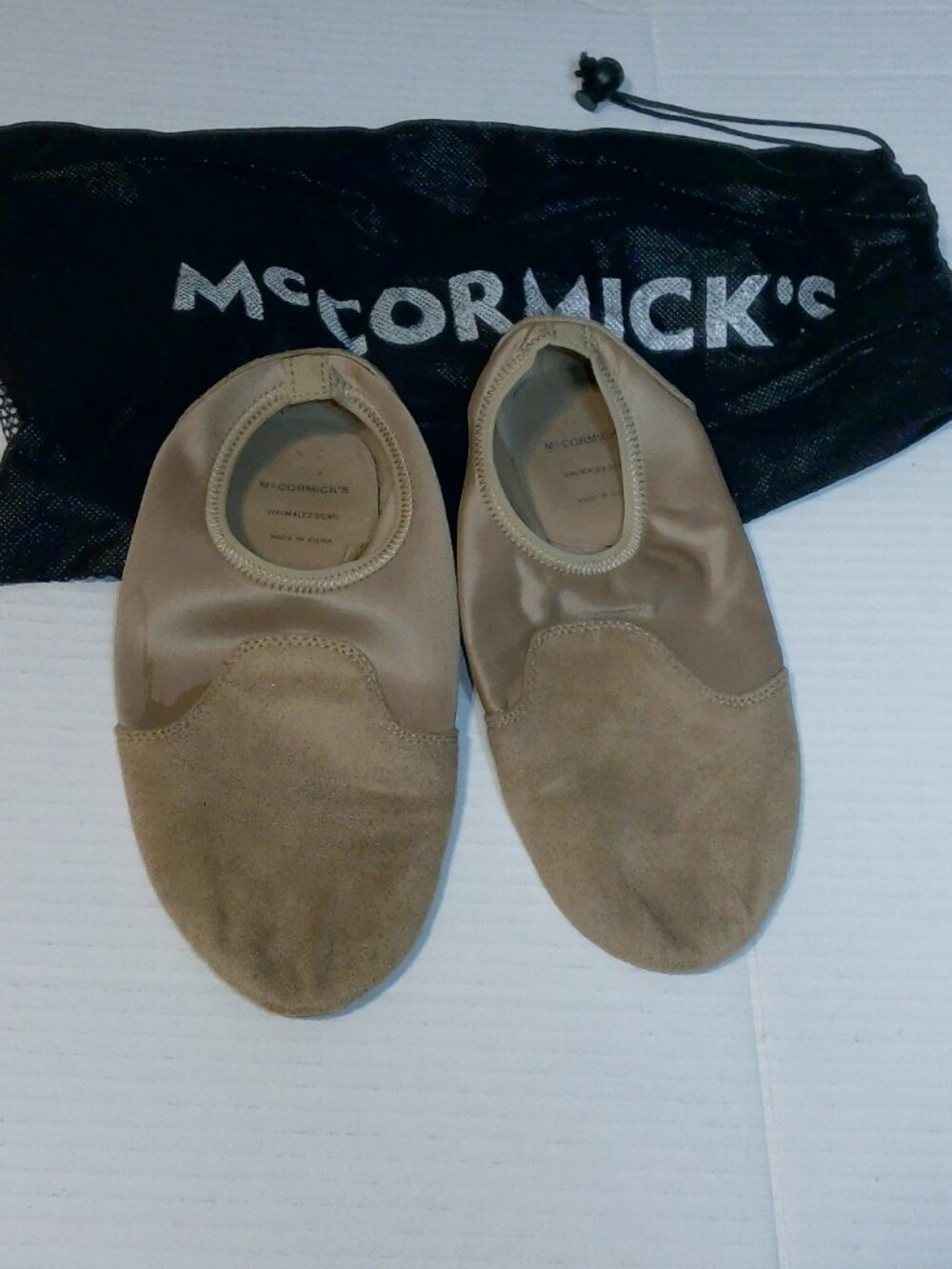 McCormick's Tan Color Guard Dance Shoes Women's 6 Men's 4 Split Sole Slip On